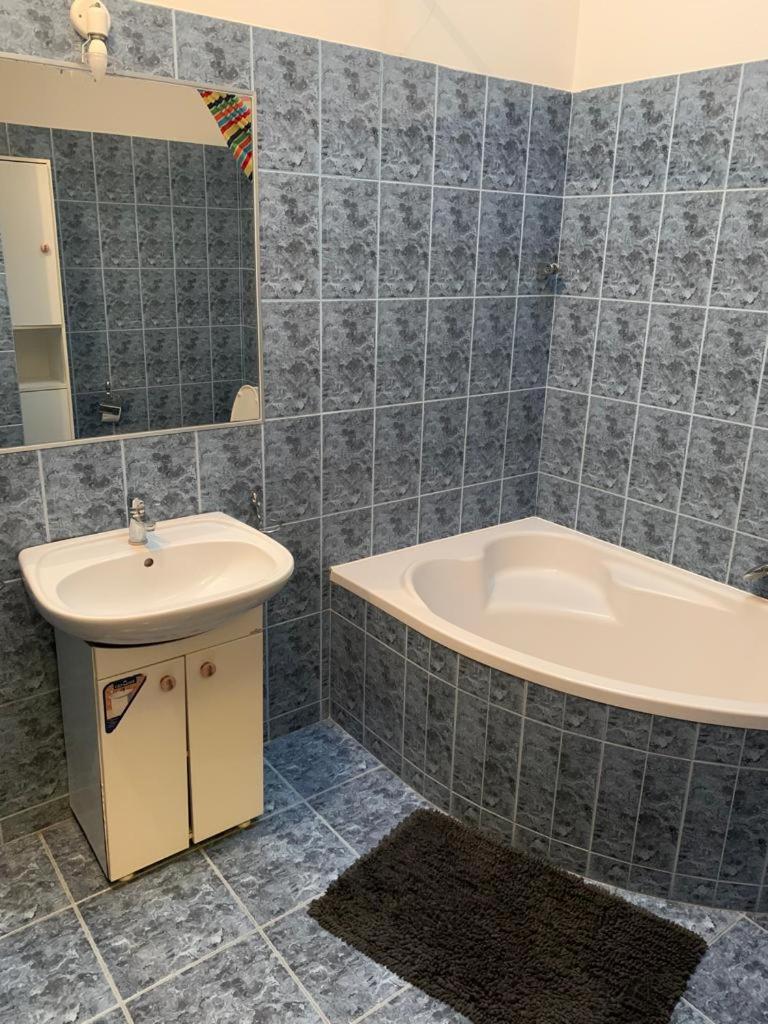 Spacious 2-Rooms Penthouse In Warsaw City Center المظهر الخارجي الصورة